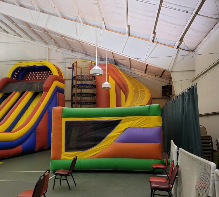 bouncy-housesclimbing-wall-photo